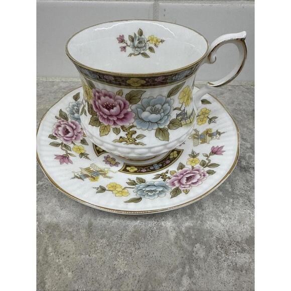 Rosina Queen's Cathay Teacup and Saucer Bone China England Excellent Condition - Picture 1 of 11